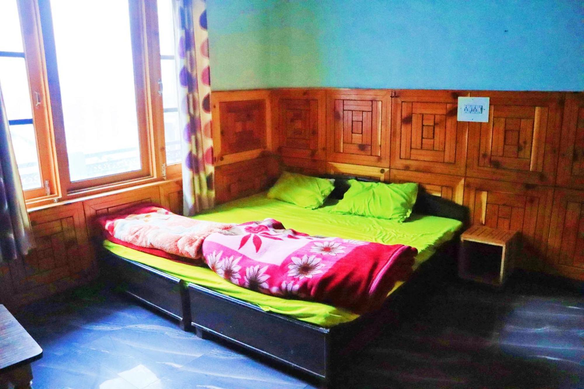 Chalo Chhalal Hotel & Cafe Kasol Buitenkant foto