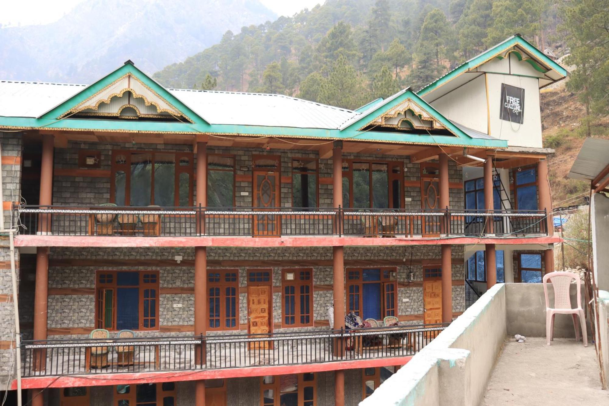 Chalo Chhalal Hotel & Cafe Kasol Buitenkant foto