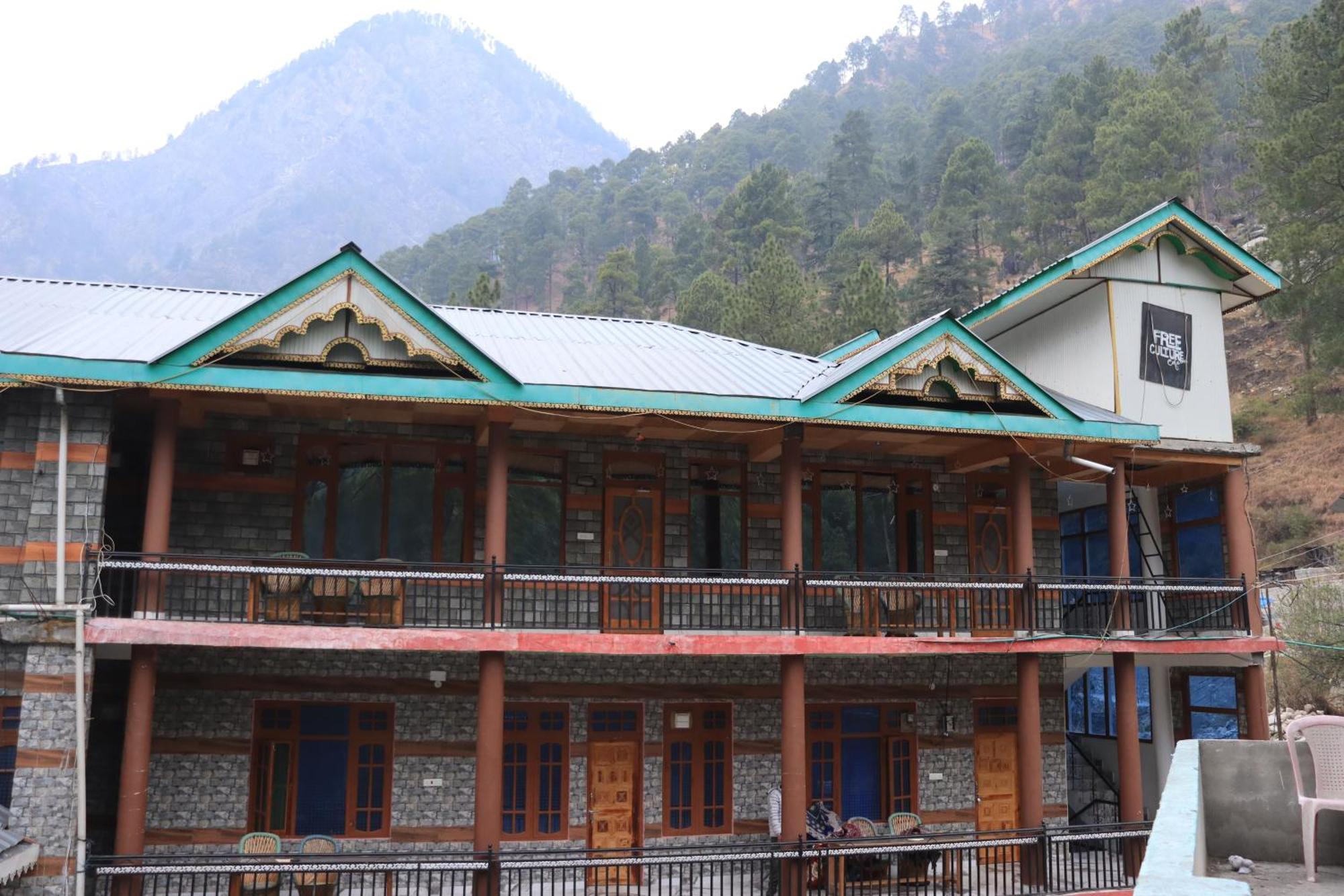 Chalo Chhalal Hotel & Cafe Kasol Buitenkant foto