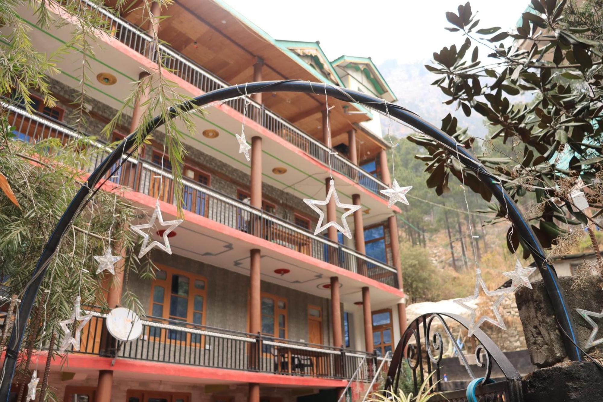 Chalo Chhalal Hotel & Cafe Kasol Buitenkant foto