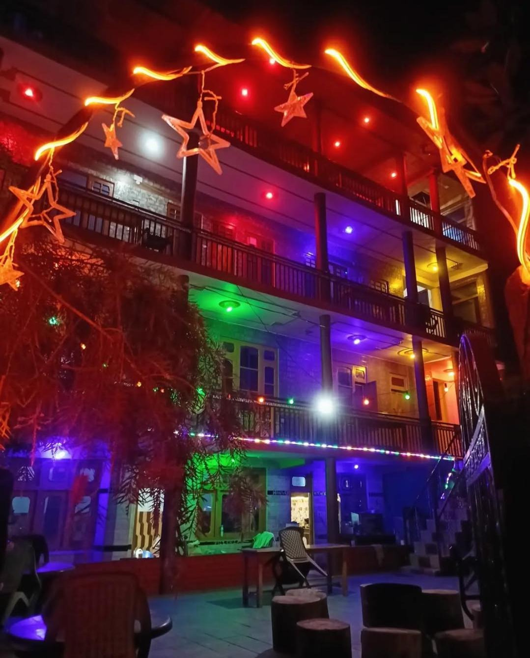 Chalo Chhalal Hotel & Cafe Kasol Buitenkant foto