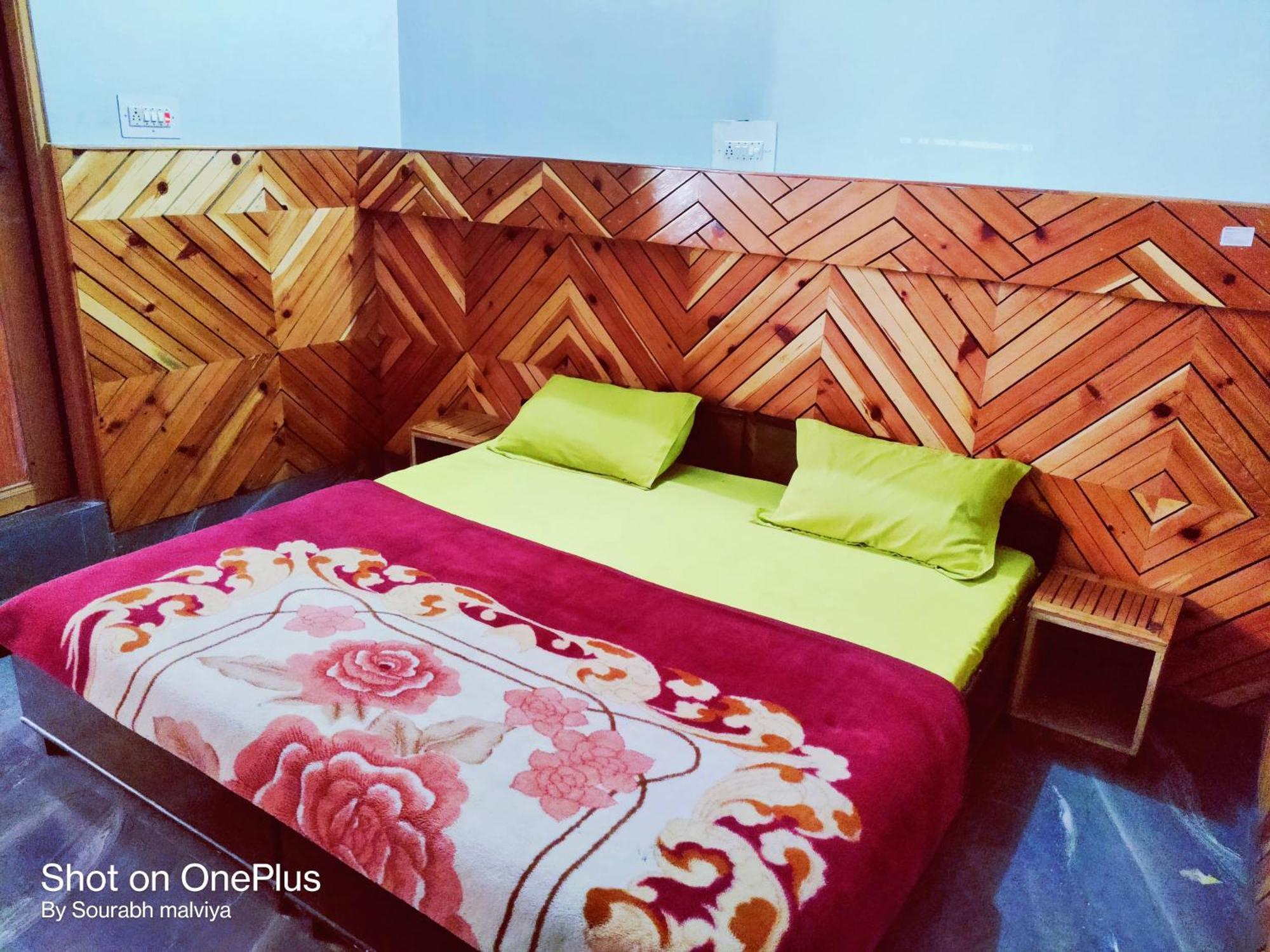 Chalo Chhalal Hotel & Cafe Kasol Buitenkant foto