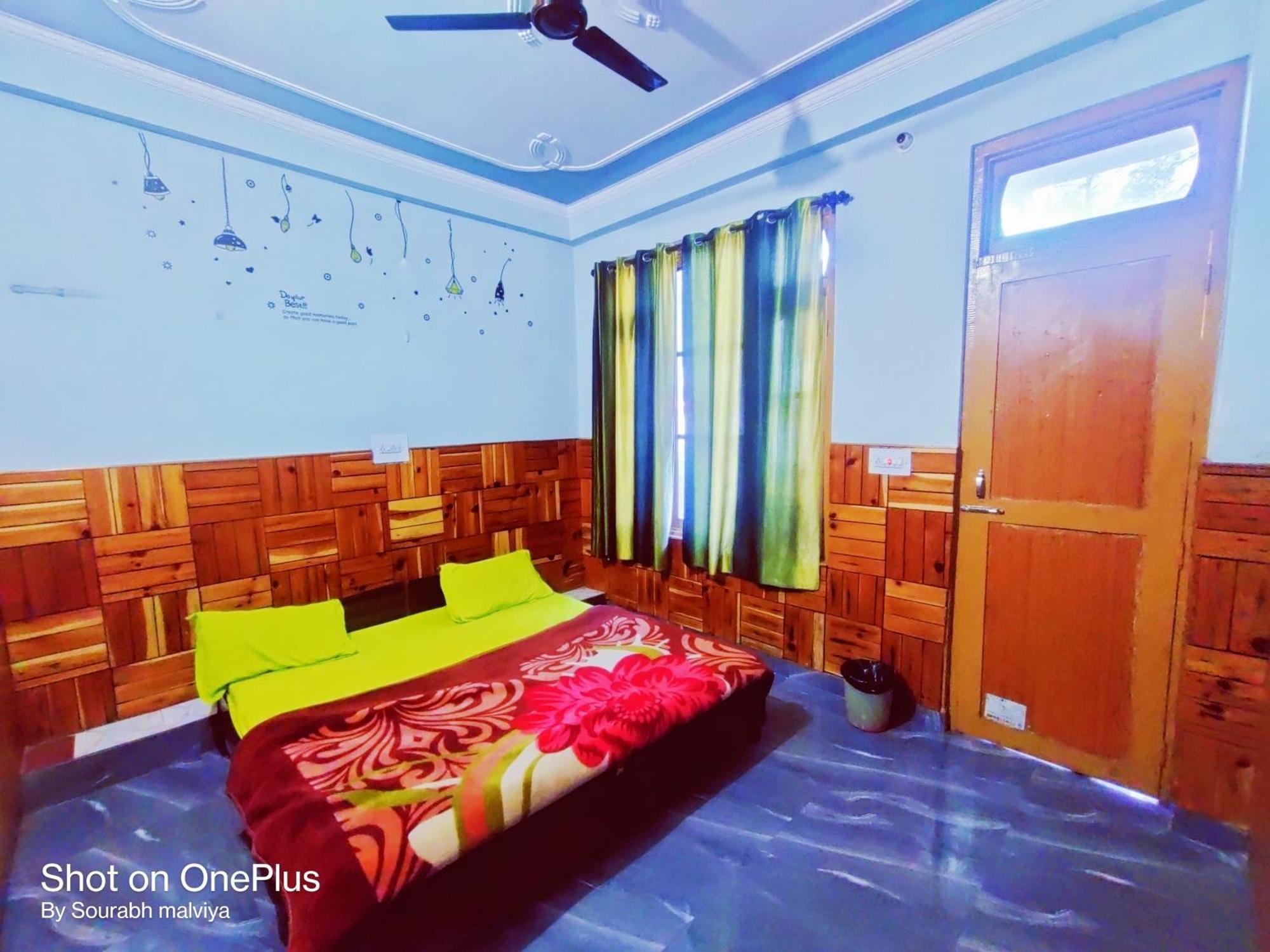 Chalo Chhalal Hotel & Cafe Kasol Buitenkant foto