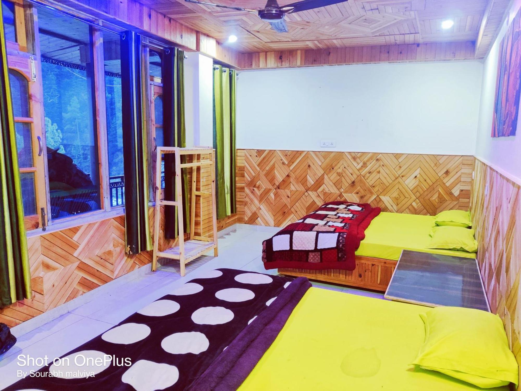Chalo Chhalal Hotel & Cafe Kasol Buitenkant foto