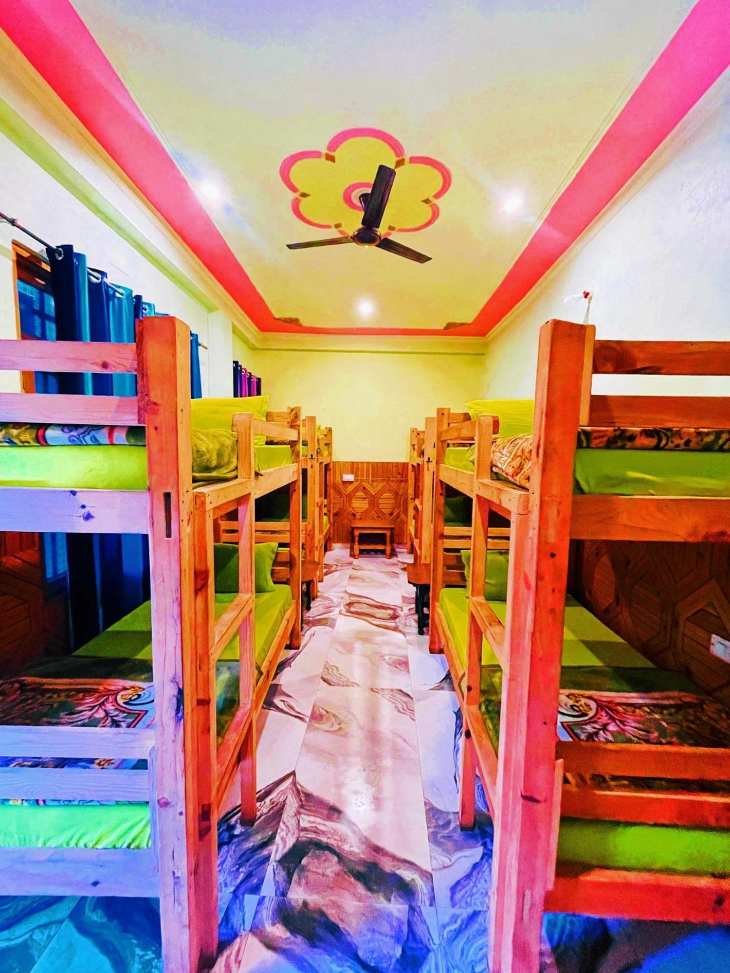 Chalo Chhalal Hotel & Cafe Kasol Buitenkant foto