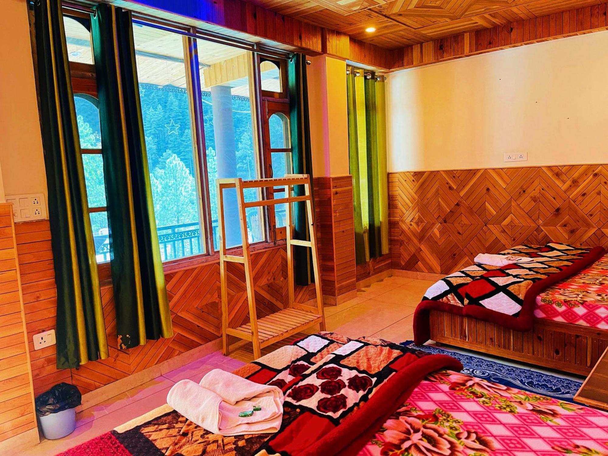 Chalo Chhalal Hotel & Cafe Kasol Buitenkant foto