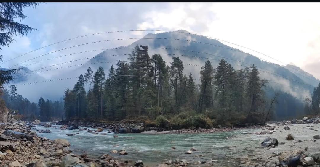 Chalo Chhalal Hotel & Cafe Kasol Buitenkant foto